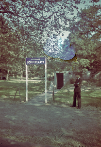 115554 Gezicht op de ingang naar de openbare schuilplaats op het Lepelenburg te Utrecht.